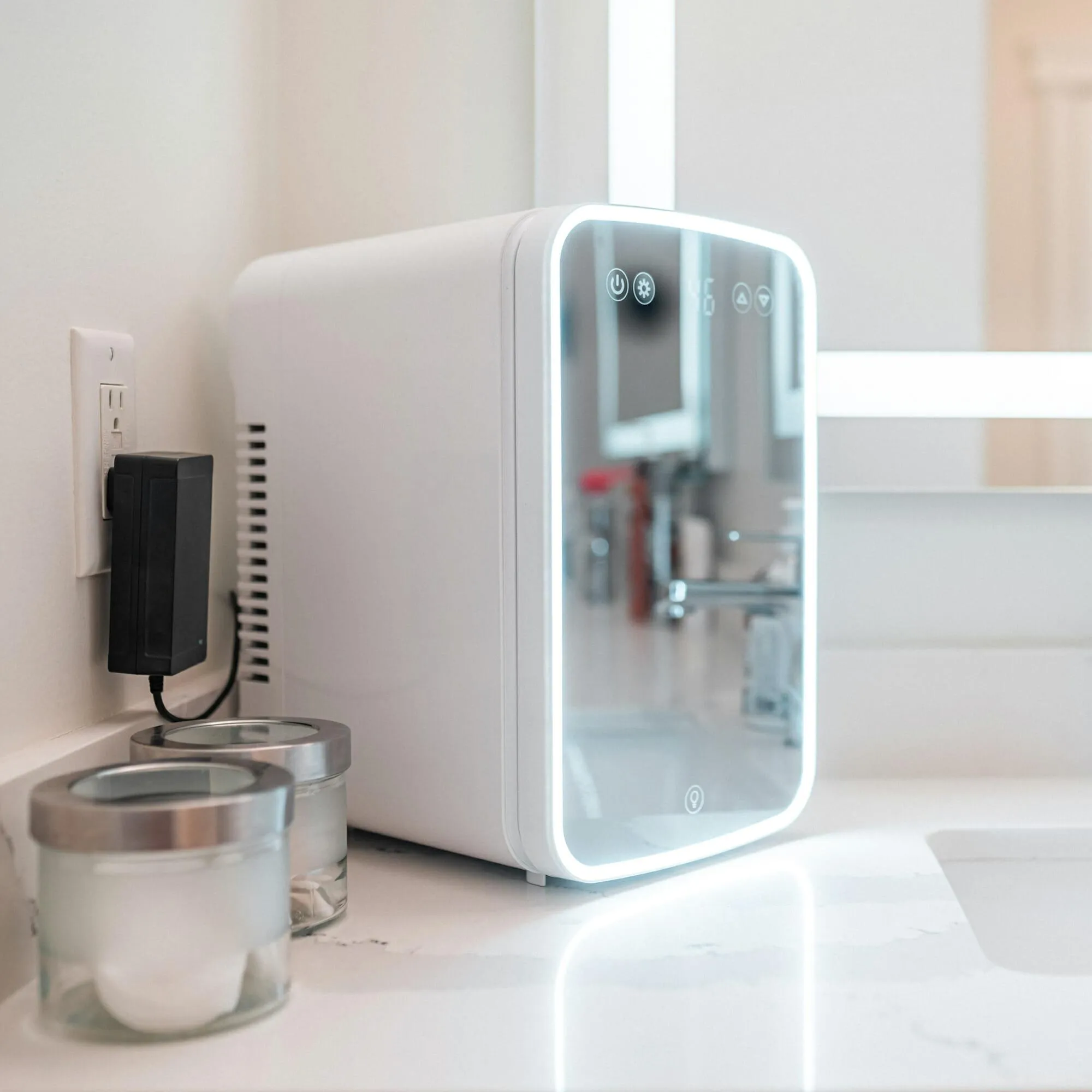 Danby DBMR02624WD43 Danby 7.4L Mini Fridge With Mirror & Light In White