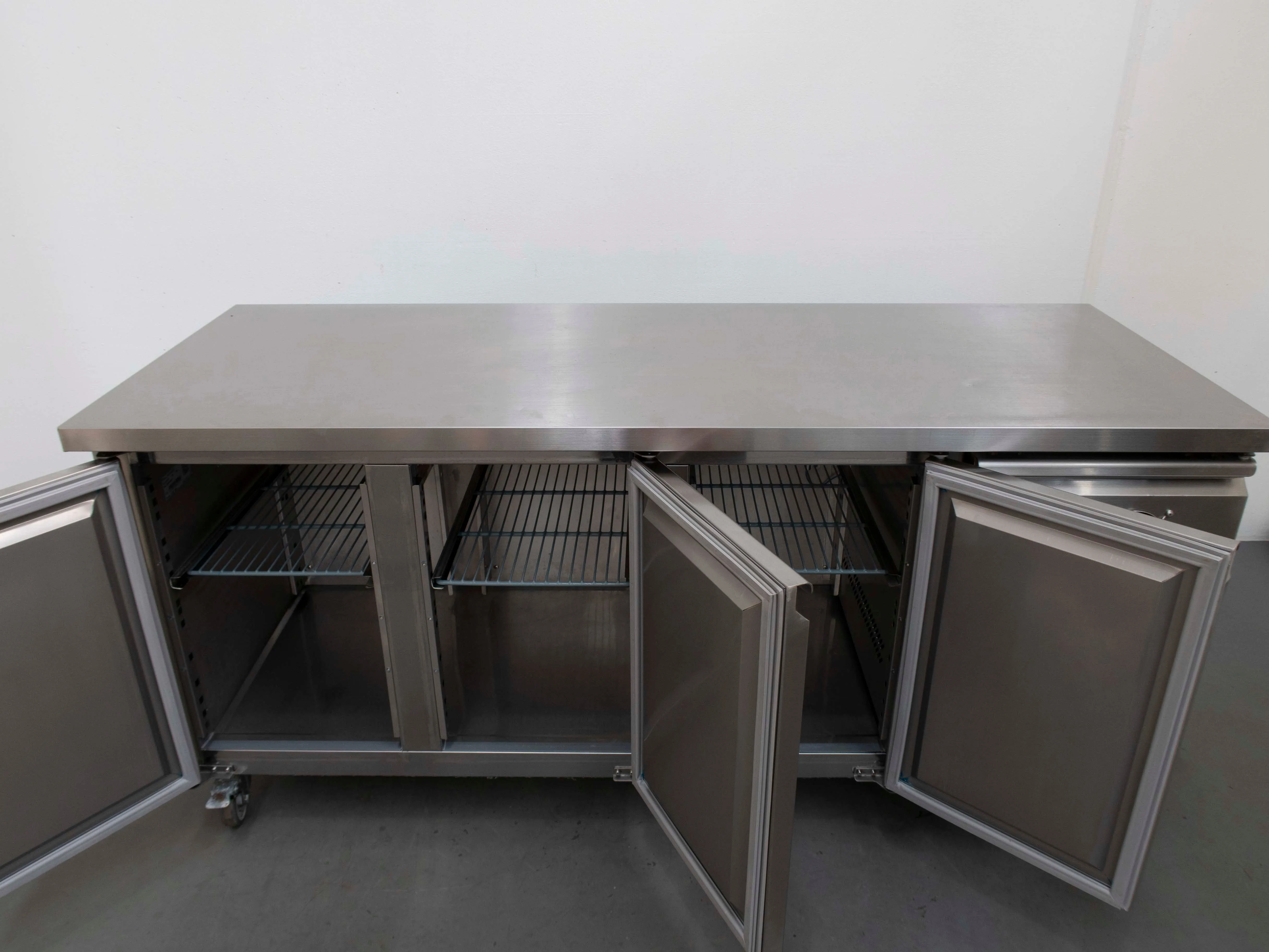 FED XUB7F18S3V Underbench Freezer - 827484