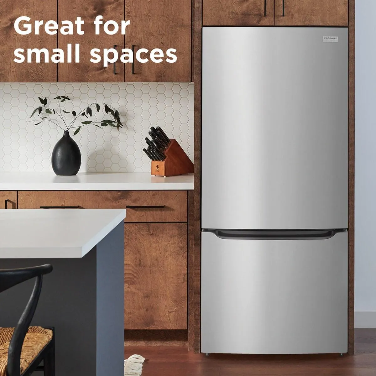 Frigidaire GRBN2012AF Frigidaire Gallery 20.3 Cu. Ft. Standard-Depth Bottom Freezer Refrigerator