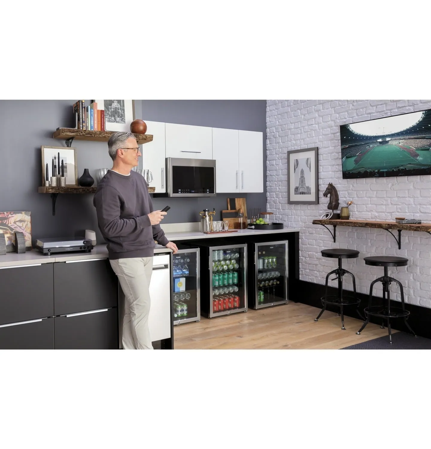 Haier HEBF100BXS 150-Can Beverage Center
