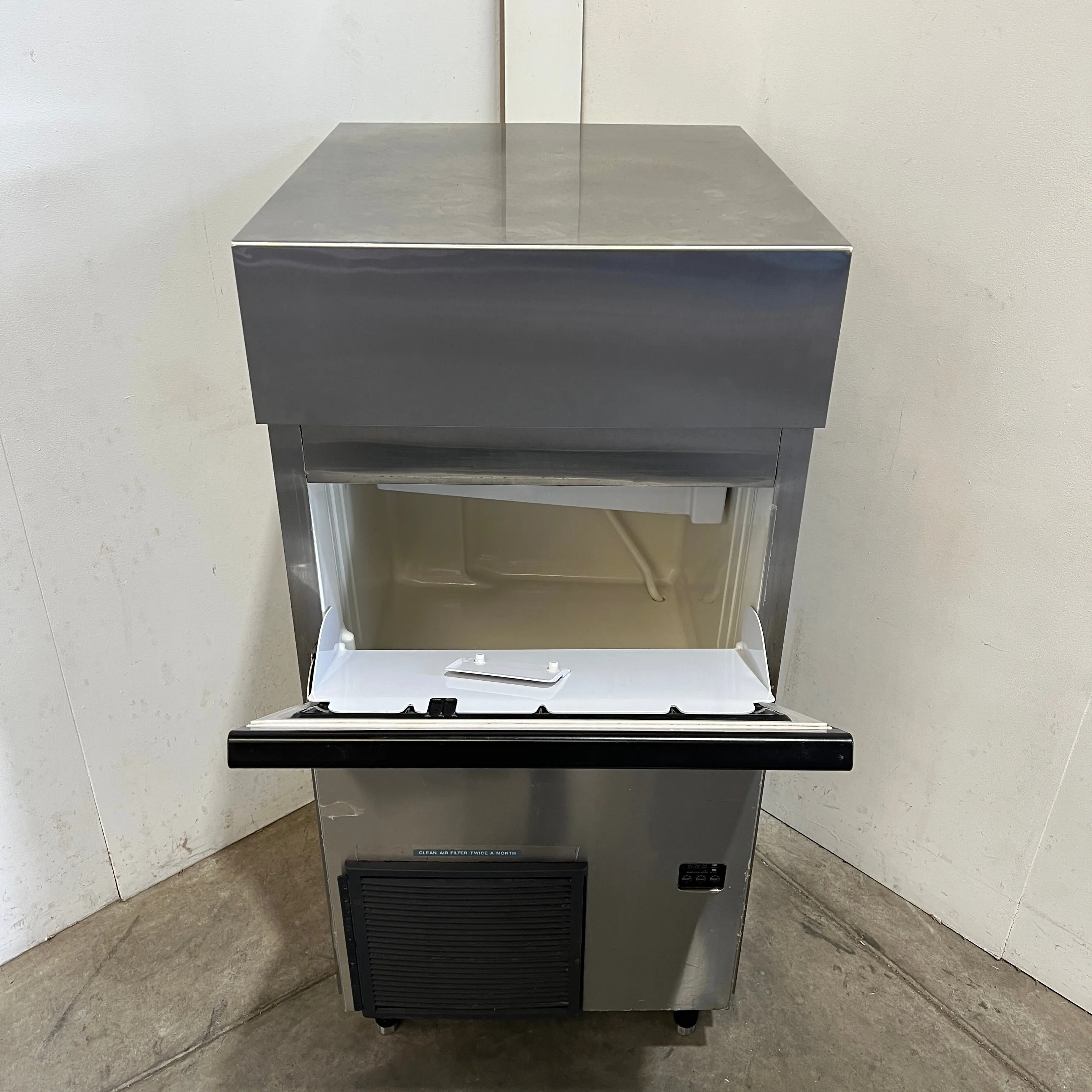 Hoshizaki KM-140C Ice Machine - 844878
