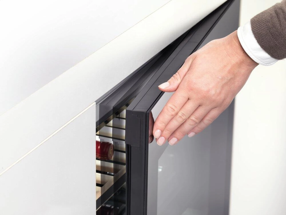 Miele KWT6322UG OBSIDIAN BLACK GLASS Kwt 6322 Ug - Built-Under Wine Storage Unit With Flexiframe And Push2Open For Greater Versatility And Top-Quality Design.