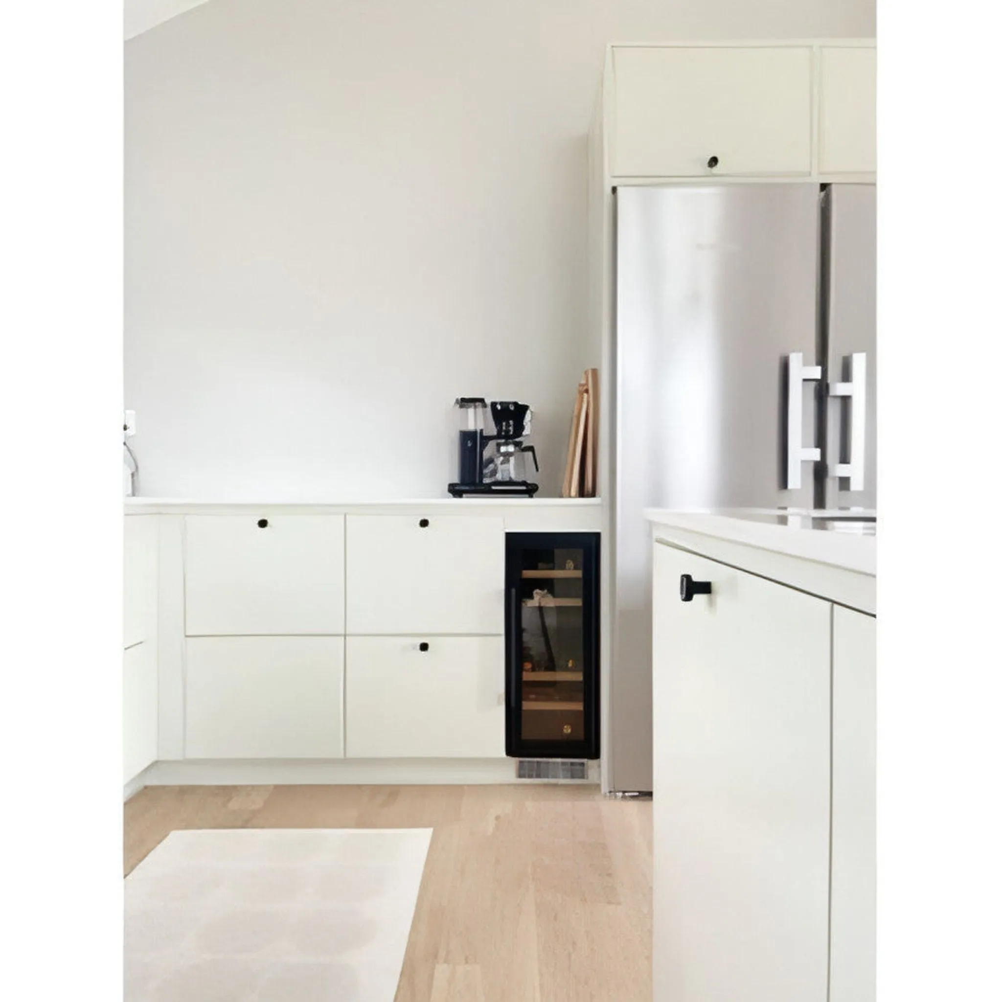 mQuve - 300mm - Undercounter Wine Fridge - WineCave 700 30D Anthracite Black