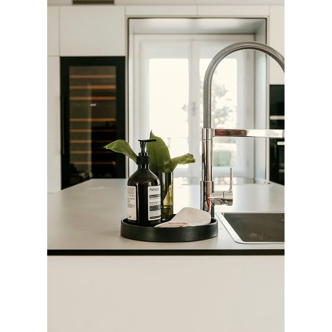mQuve - Integrated Wine Cooler - WineKeeper 70D Anthracite Black