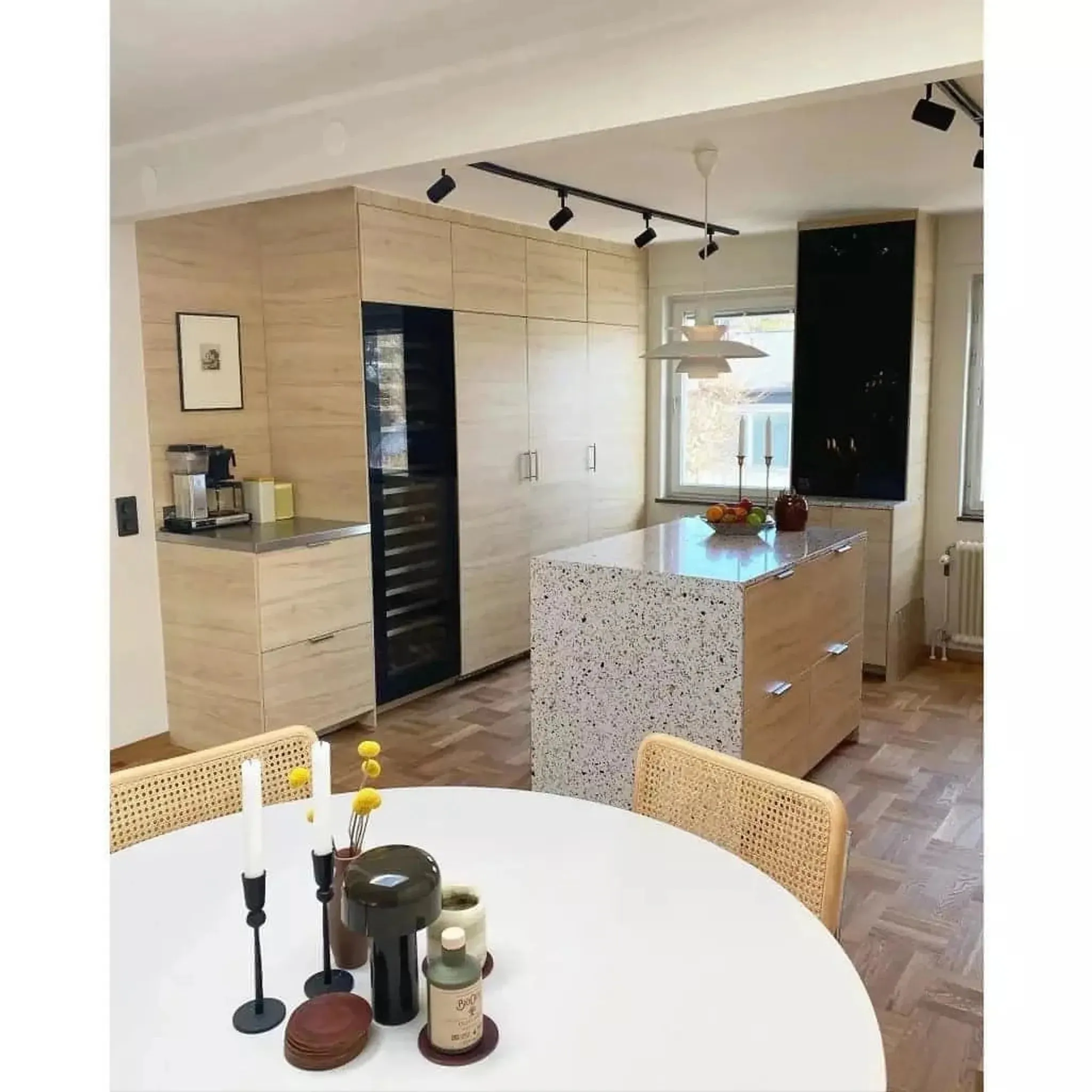 mQuve - Integrated Wine Cooler - WineKeeper Exclusive 112D Fullglass Black - Push/Pull