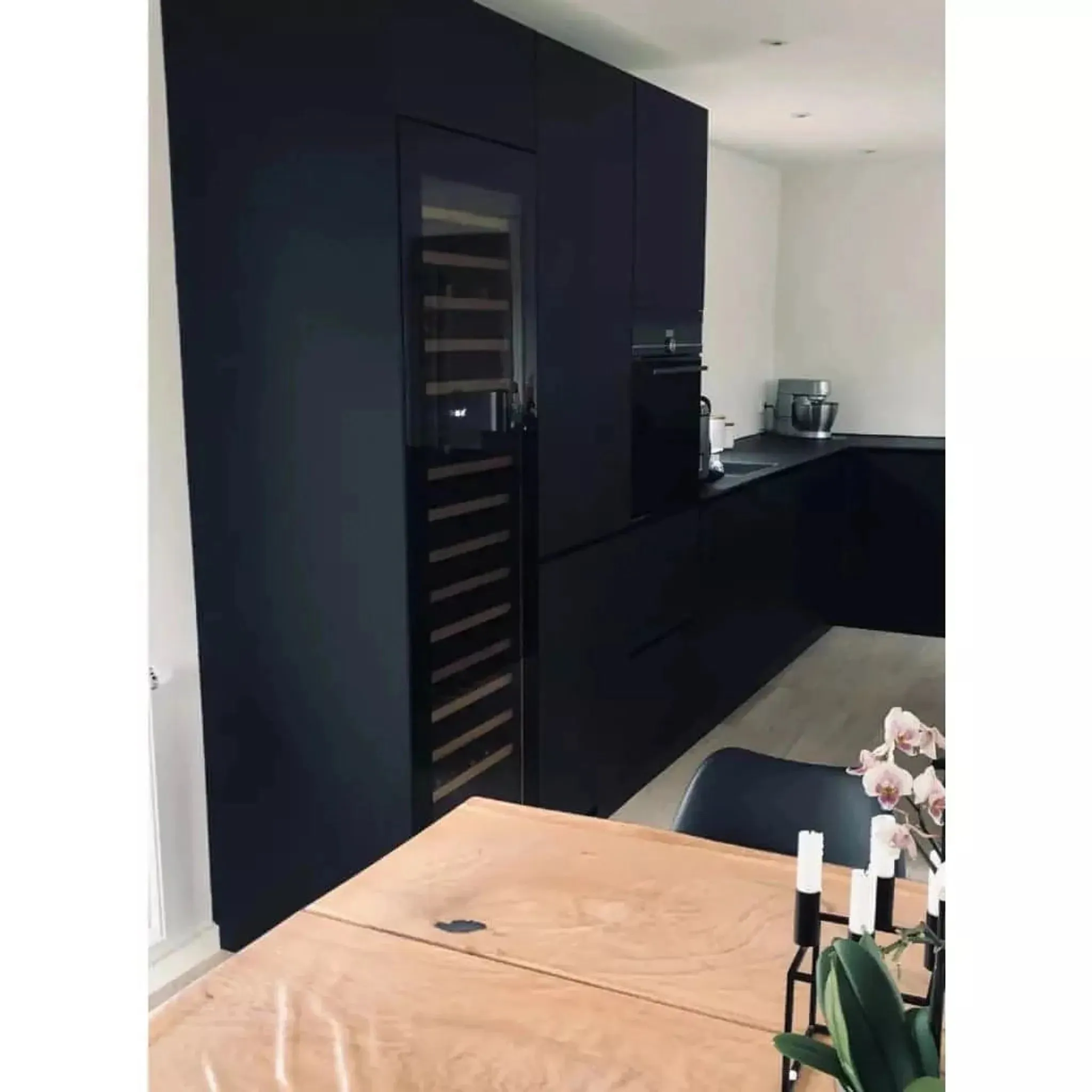 mQuve - Integrated Wine Cooler - WineKeeper Exclusive 112D Fullglass Black - Push/Pull