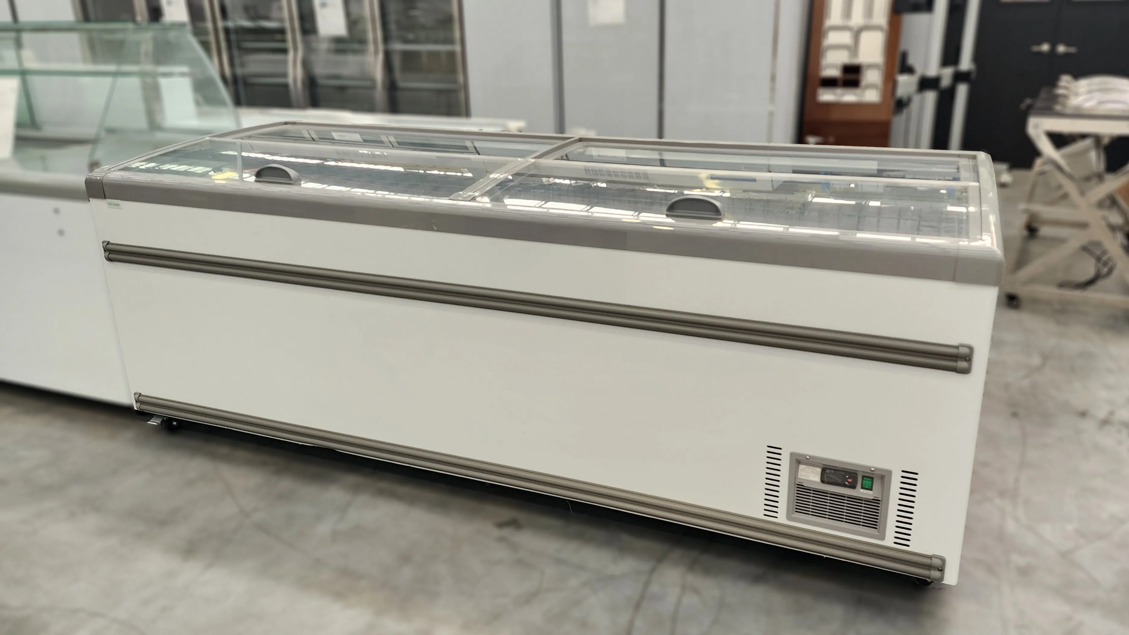 Thermaster Supermarket Island Dual Temperature Freezer & Chiller With Glass Sliding Lids ZCD-E185S