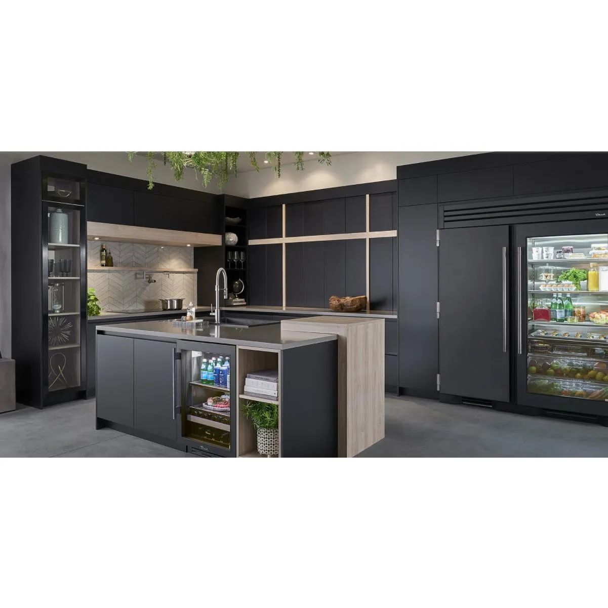 True Residential 300 Series 5.6 cu.ft. Freestanding Beverage Center TBC-24-R-OG-C