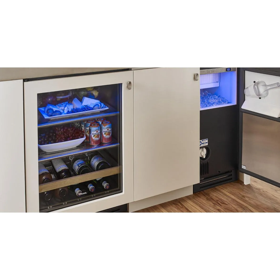 True Residential 300 Series 5.6 cu.ft. Freestanding Beverage Center TBC-24-R-OG-C