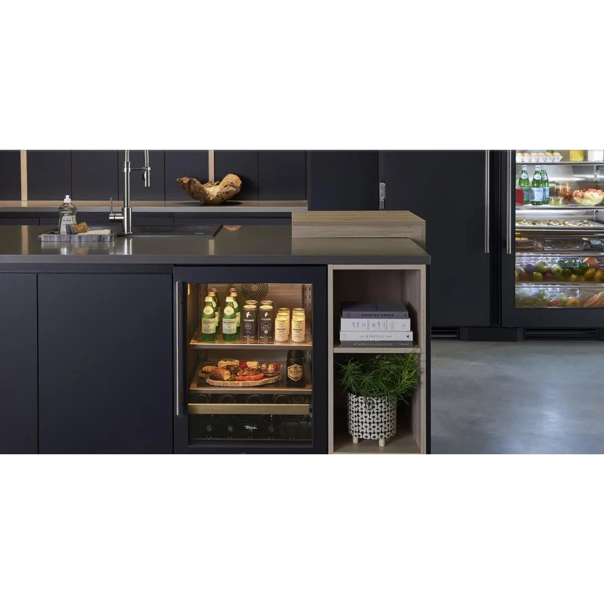True Residential 300 Series 5.6 cu.ft. Freestanding Beverage Center TBC-24-R-OG-C